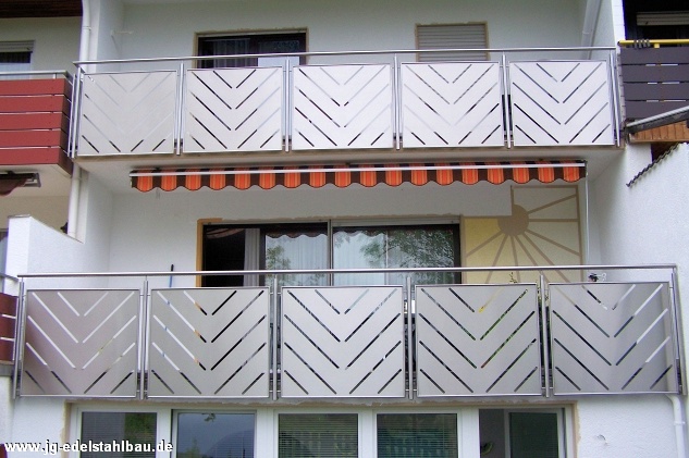 Geländer mit Lochblech - JG-Edelstahlbau - Karlsruhe
